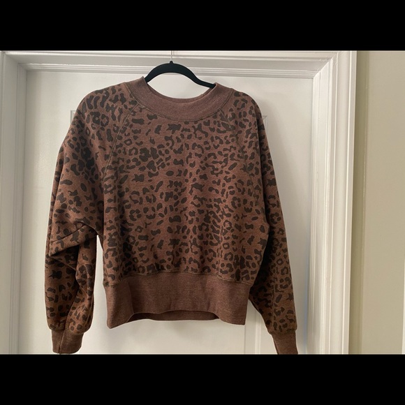 Leopard sweatshirt barely worn - Picture 2 of 3